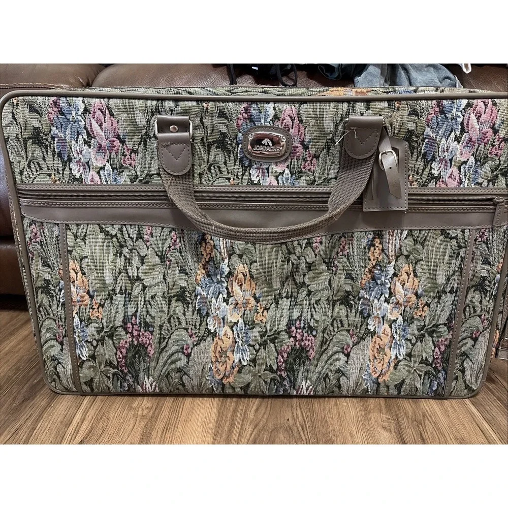 Vintage Jordache Floral Tapestry Travel Bag 26